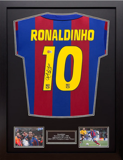 Signerad Barcelona Ronaldinho tröja i ram